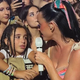 Katy Perry v jok spravila mlado oboževalko in z njo zapela