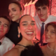 Ples s kozarcem na glavi: Dua Lipa sproščeno na veliki albanski poroki