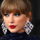 Leto po izidu Taylor Swift izdala razširjeno različico zadnjega albuma