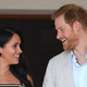 Je selitev Harryja in Meghan preračunljiva poteza, da iztržita največ zase?