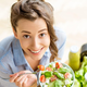 5 vrst živil, ki bi jih morale ženske jesti vsak dan za srečne in zdrave hormone