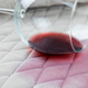 Kako najbolj učinkovito odstranite madež rdečega vina? (vse sestavine imate doma!)