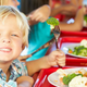 Otrok na dieti? Nikar! Prepovedi ne pomagajo! Zmanjšajte obroke in ponudite bolj zdravo hrano (primeri)