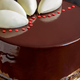 Čokoladna glazura, ki pri rezanju ne poči: ena žlica te sestavine ji da popoln sijaj