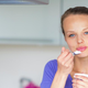 Grški jogurt ali kefir: kaj je boljše za zdravje črevesja? Preverite, kaj pravijo nutricionisti