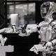 BMW bo v svojo tovarno pripeljal humanoidne robote, poleg rednih zadolžitev bodo delavcem skuhali tudi kavo