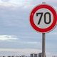 Nekdo je v naselju postavil lažni znak za 70 km/h: radar v enem vikendu ujel skoraj 400 voznikov