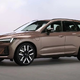 Volvo XC60 z veliko novostjo: zdaj lahko na elektriko prevozi kar 200 kilometrov