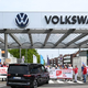 Volkswagen pripravlja velike reze: četrtina vodstvenih mest bo izginila, pod vprašajem tudi štiri tovarne
