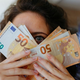 Kako z 200 evrov več na mesec spremenite svojo finančno situacijo
