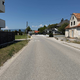 To so ukrepi, s katerimi bodo “krotili” promet na Ljubečni. Do takrat pa delna zapora ceste