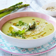Obožuješ ŠPARGLJE? Preizkusi ta recept za najbolj božansko (in ekstra kremno) špargljevo juho na svetu!