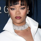 Rihanna spet narekuje modne smernice: Tokrat nas je očarala z 'botched fringes' frizuro