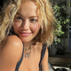 Pop zvezdnica Rita Ora poskrbela za drastično preobrazbo videza - mnogi je niso prepoznali (FOTO)