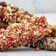 Recept za okusne in zdrave granola ploščice, ki jih pripraviš brez pečenja (in v zgolj 30 minutah)