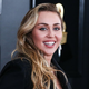 Razvpita Miley Cyrus v redkem pogovoru razkrila, s kom in kako je izgubila nedolžnost