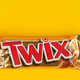Pravkar smo ugotovile, zakaj se Twix imenuje Twix - kako na to nismo pomislile že prej?!