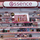 Essence za dobra 2 evra ponuja glos za ustnice, na las podoben viralnemu produktu za 25 evrov