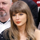 Taylor Swift navdušila v topu, ki si ga lahko privošči (skoraj) vsaka: vemo, kje se ga kupi