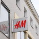 H&M poletni kosi spominjajo na znano znamko, a za občutno manj denarja – in uporabnice so obsedene