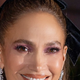 Jennifer Lopez v modo vrnila obutev, ki optično podaljša noge (poda se skoraj k vsaki kombinaciji)