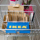 IKEA ponuja novo svetilko za 5 evrov: ljudje odkrili genialen trik, zaradi katerega je videti precej dražja (VIDEO)