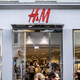 H&M ima nov kos, ki ga je res težko spregledati (popestri še tako preprost stajling)