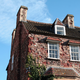 Britanka po 102 letih prodaja svojo hišo