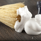 Štiri gospodinjska opravila, pri katerih lahko namesto čistila uporabite brivsko peno