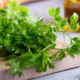 Zaradi presežene vrednosti pesticida preventivno umikajo peteršilj
