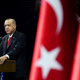 SE zagrozil Turčiji zaradi zadrževanja filantropa