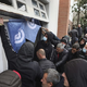 #video Izbruh neredov na sedežu albanske opozicijske stranke