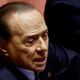 BUNGA BUNGA AFERA PADLA NA SODIŠČU: Oproščena Berlusconi in prijatelj, ki naj bi mu plačal za lažno pričanje