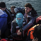 Pred grško obalo znova potonil čoln z migranti