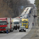 Poljski avtoprevozniki začasno prekinili protestne blokade na meji z Ukrajino