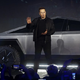 Elon Musk ob odpuščanjih v Tesli: manj zaposlenih bo moralo delati več