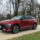 Hyundai kona 1,6 GDI HEV impression: S palcem, obrnjenim navzgor