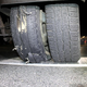 #foto Kaj vse se vozi po naših cestah: pretežek tovornjak z močno izrabljenimi pnevmatikami