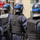 #video Napad na transport zapornika v Franciji: umrli trije policisti, zapornik pobegnil