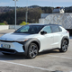 Toyota bZ4X AWD style: kot bi sedel za krmilo robota