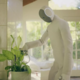 Neo, humanoidni robot, ki bi lahko spremenil tudi slovenska gospodinjstva