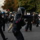 Francoski policiji očitajo nasilje nad otroki: »Njihove poškodbe spominjajo na vojne rane«
