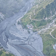 Nove poplave v Nepalu odnašajo vse pred seboj: voda uničuje hiše in mostove