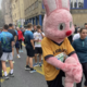 Roza zajček na Ljubljanskem maratonu: ganljiva gesta tekača za bolne otroke