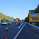 S prehitevalnega pasu zaprl pot vozniku, povzročil nesrečo in pobegnil