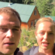 Družina s tremi otroki zapustila udobno hišo in se preselila v kočo v Skalnem gorovju