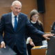 Višje neto plače za vse? Vsaj v letu 2027 lahko pozabimo na to