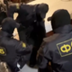 Vohunska drama v Rusiji: zamaskirani agenti FSB aretirali novinarja