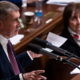 Proračunski primanjkljaj in navzkrižje interesov: češka vlada prestala nezaupnico