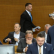 Poslanski mandat kot vroči krompir: funkcija vse bolj izgublja ugled